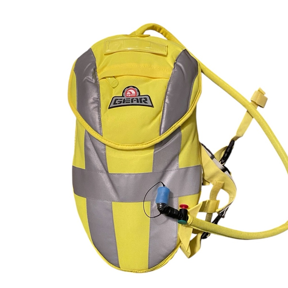 NWOT Igloo High Vis 2L Hydration Backpack